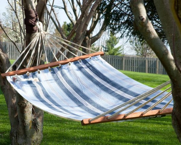 How to Hang a Hammock With Rope