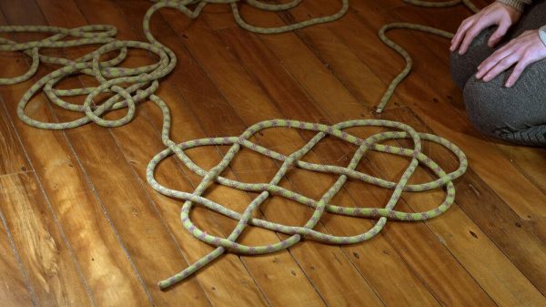 How to weave a climbing rope rug