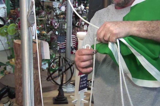 How to attach a flag with rope and toggle?