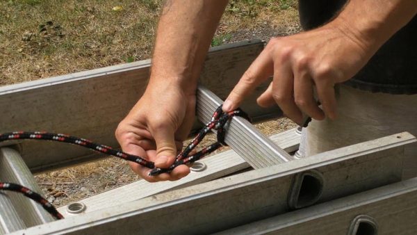 How to fix rope on extension ladder