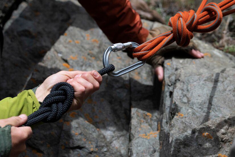 How do Mountain Climbers Use Rope