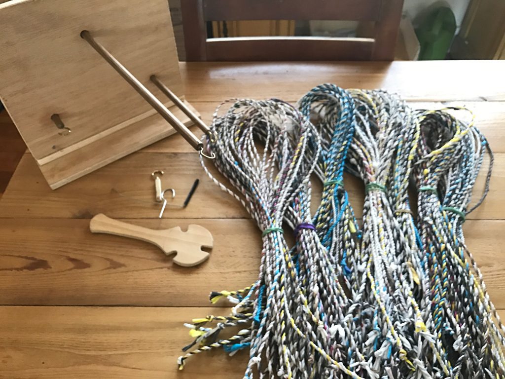 What type of plastic bags work best for making rope?