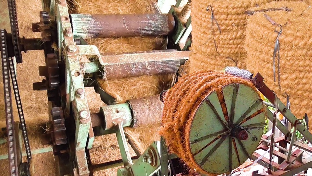 How is rope made from coconut?