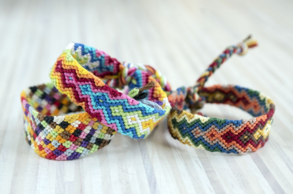 How to Make a Bracelet with String DIY