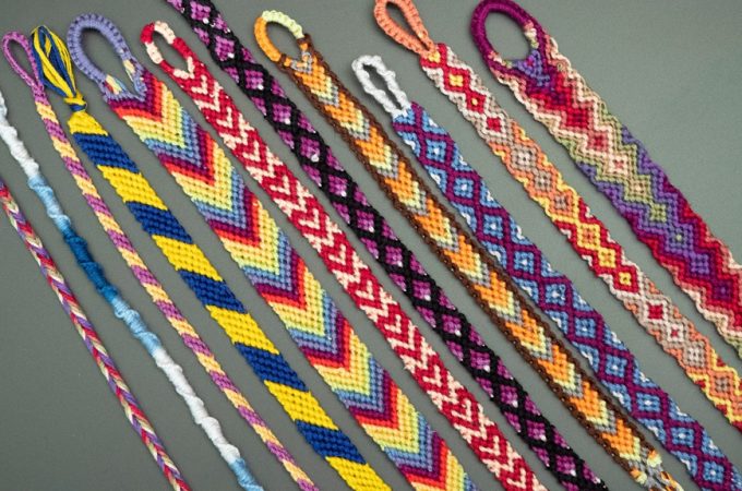 How to make a bracelet out of a string?