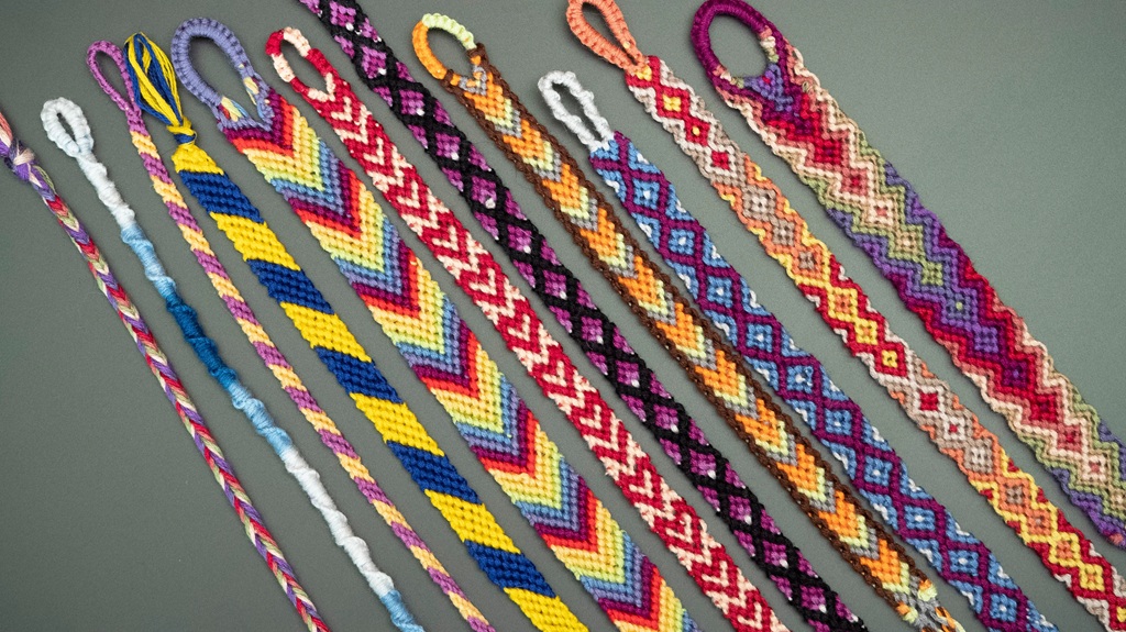 How to make a bracelet out of a string?