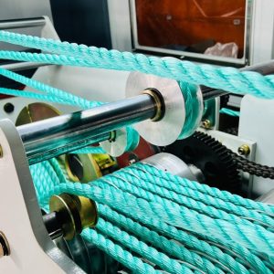 How does a rope making machine work?