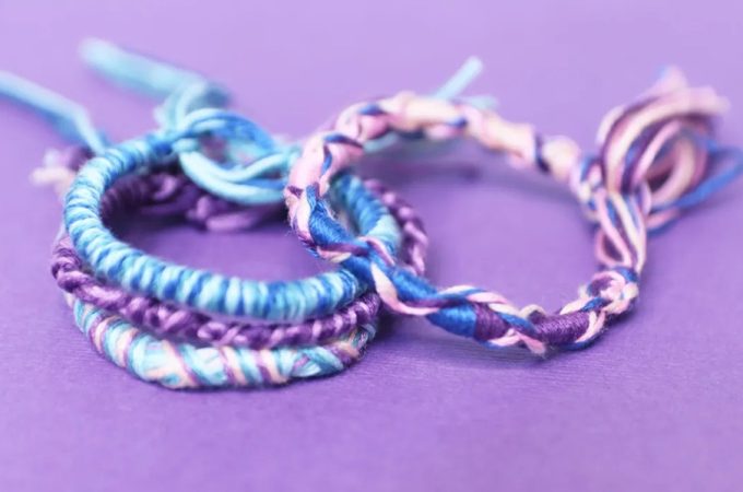 How to make a bracelet out of a string?