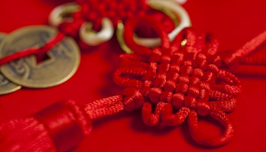 Collection of ropes symbolizing the evolution of craftsmanship from past to present