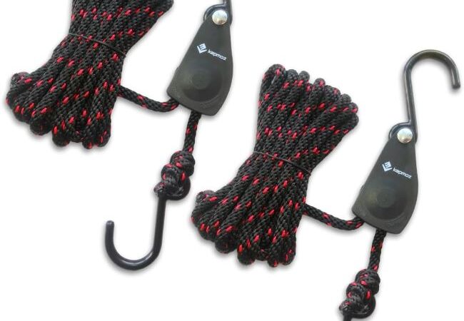 LE KAPMOZ kayak tie-down straps with bow and stern ratchet pulley system for secure transport.