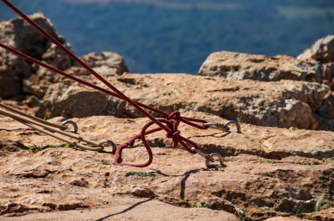 Jumpers with tied ropes is slaughtered in stone